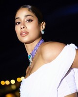 Janhvi Kapoor New Pics